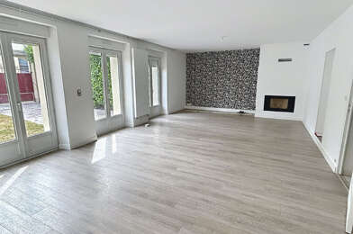 Maison 7 pièces 1860 €