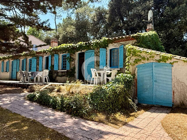 MAISON DE CHARME à 100m de l'Océan - 117 M² - 5 CHAMBRES - A VENDRE - SAINT VINCENT SUR JARD — photo du bien