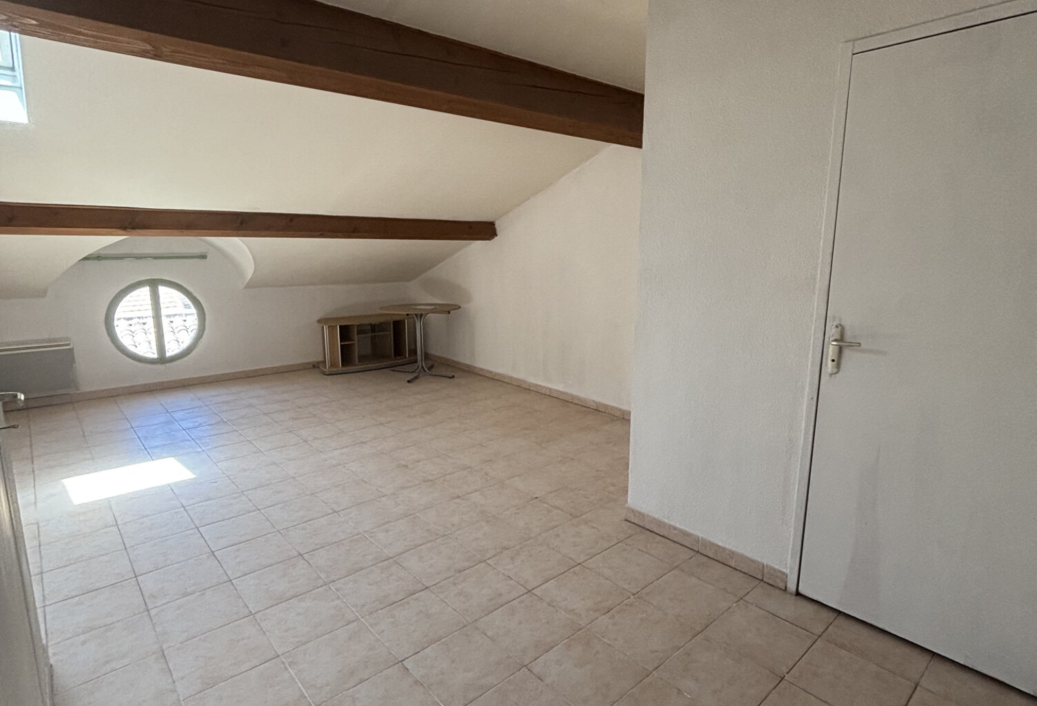STUDIO CENTRE VILLE CASTELNAUDARY DE 21 M2 AU 3EME ETAGE IMMEUBLE CENTRE VILLE — photo 1