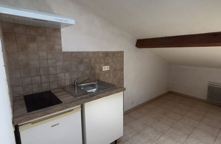 STUDIO CENTRE VILLE CASTELNAUDARY DE 21 M2 AU 3EME ETAGE IMMEUBLE CENTRE VILLE — photo 3