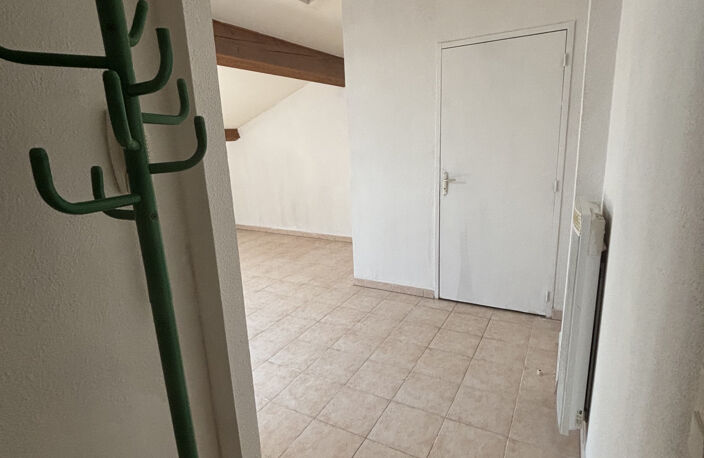 STUDIO CENTRE VILLE CASTELNAUDARY DE 21 M2 AU 3EME ETAGE IMMEUBLE CENTRE VILLE — photo 5