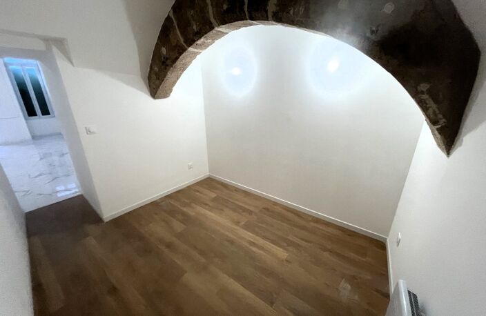 Belle maison de caractère de 200m2 avec 5 chambres en parfait état au cur historique de Roujan — photo 3