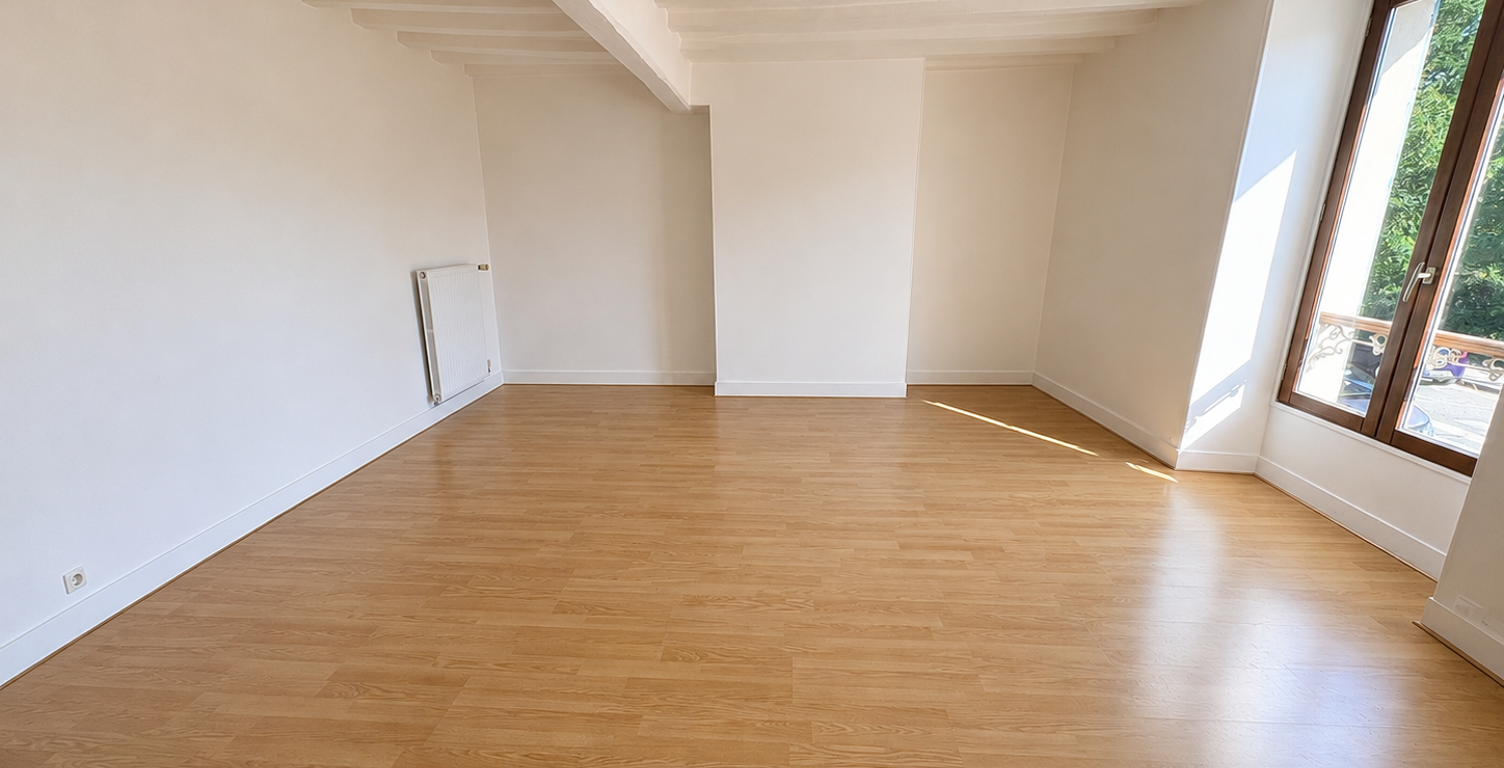 Appartement F3 au 1er étage d'un immeuble en centre village — photo 1