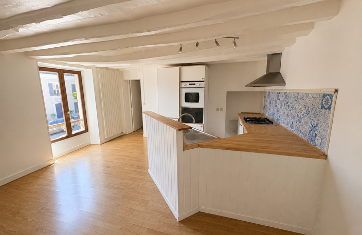 Appartement F3 au 1er étage d'un immeuble en centre village — photo 3