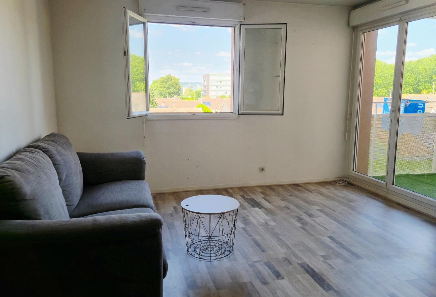 T2 avec Balcon et place de parking, au parc des provinces, dans résidence sécurisée — photo 1