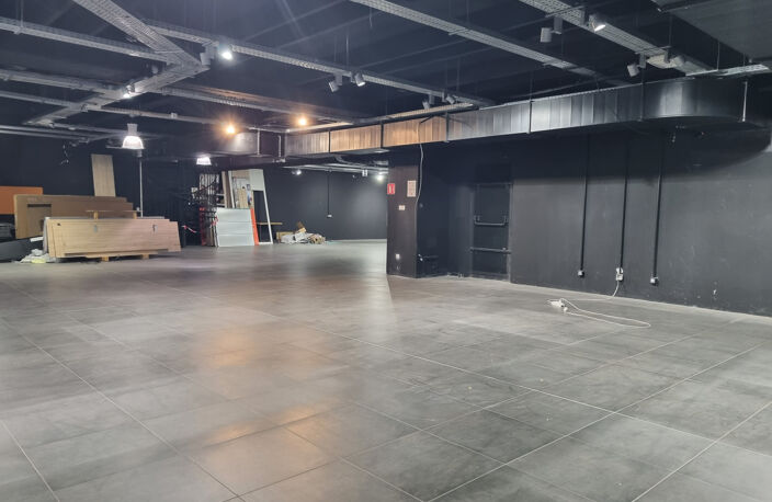 LOCAL COMMERCIAL — photo 2