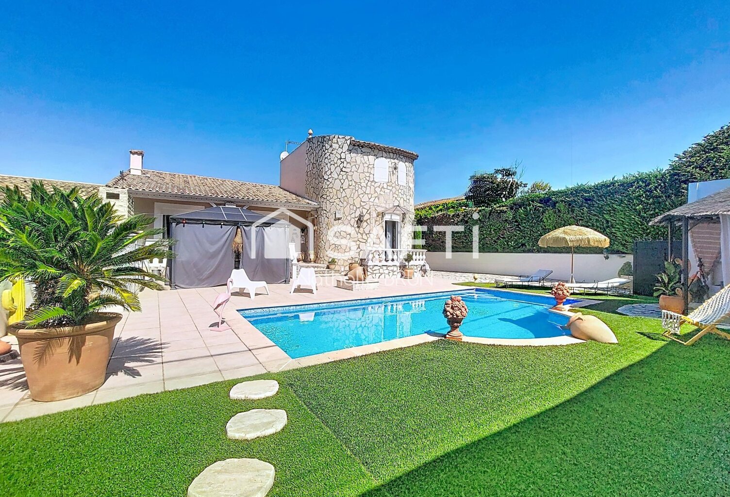 Villa de 154 m² + dépendance sur 587 m² de terrain — photo 1