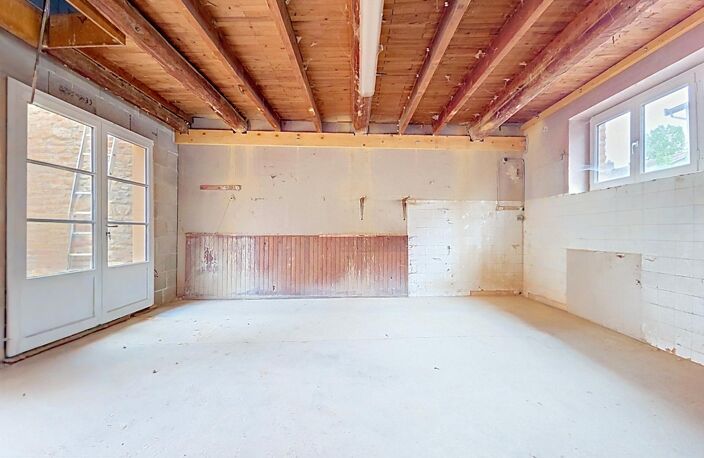 ALIX  Triplex en pierres de 178 m² à aménager-patio cave — photo 3