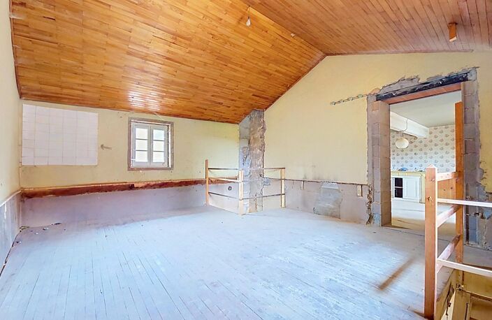 ALIX  Triplex en pierres de 178 m² à aménager-patio cave — photo 4