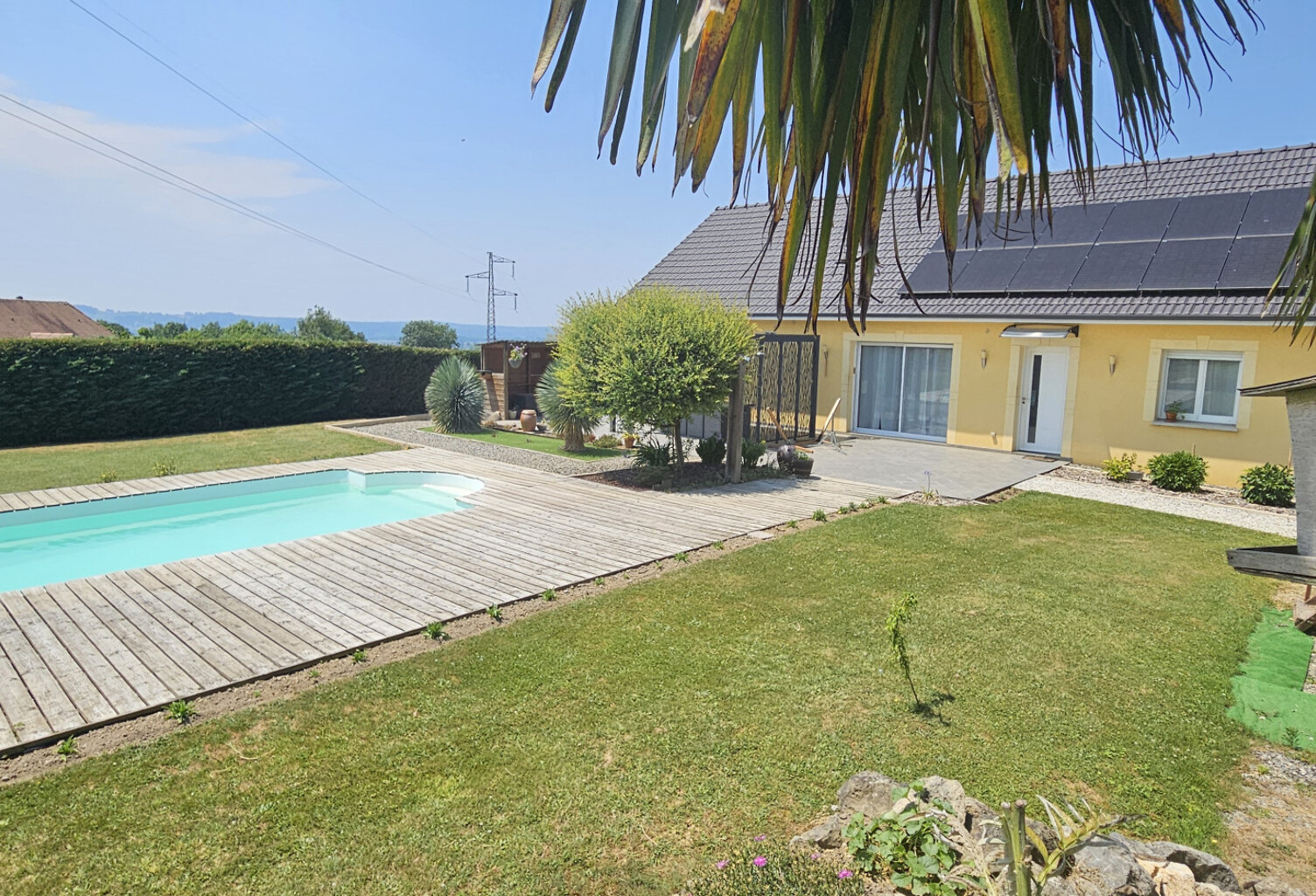 MAISON FAMILIALE DE PLAIN PIED A  PONTACQ — photo 1