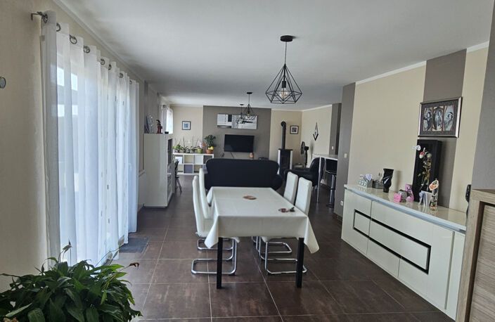 MAISON FAMILIALE DE PLAIN PIED A  PONTACQ — photo 5