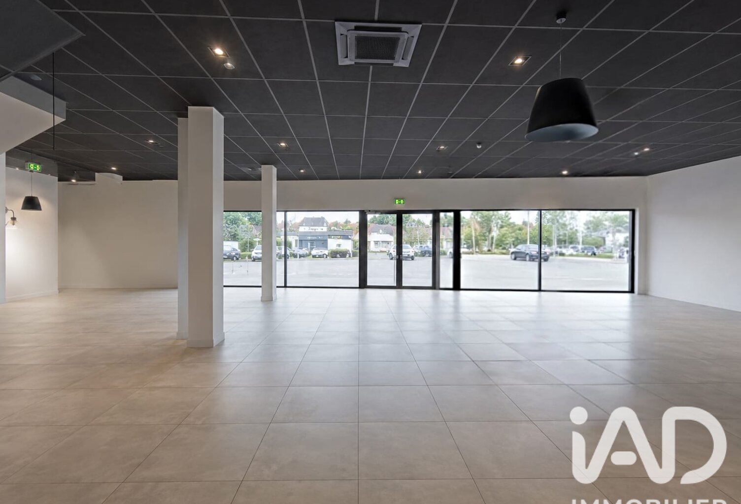 Vente Boutique/Local commercial 559 m&sup2; — photo 1