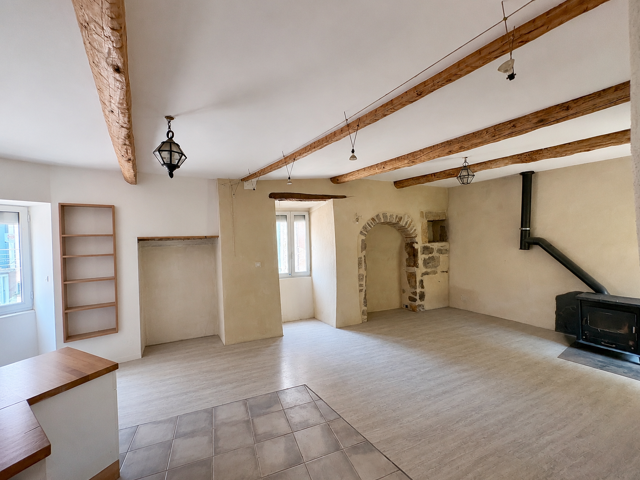 Maison de village en pierre 3 pièces d'environ 75m2 avec cav — photo du bien