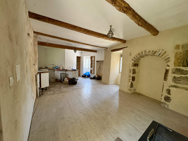 Maison de village en pierre 3 pièces d'environ 75m2 avec cav — photo du bien