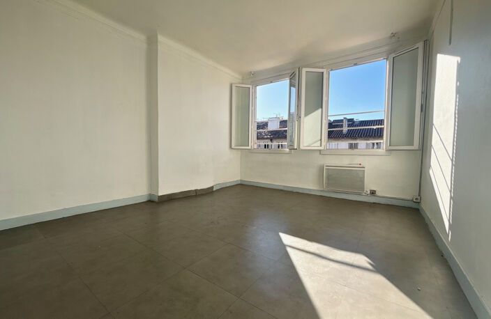 À VENDRE   MARSEILLE 1er   RUE COLBERT — photo 4