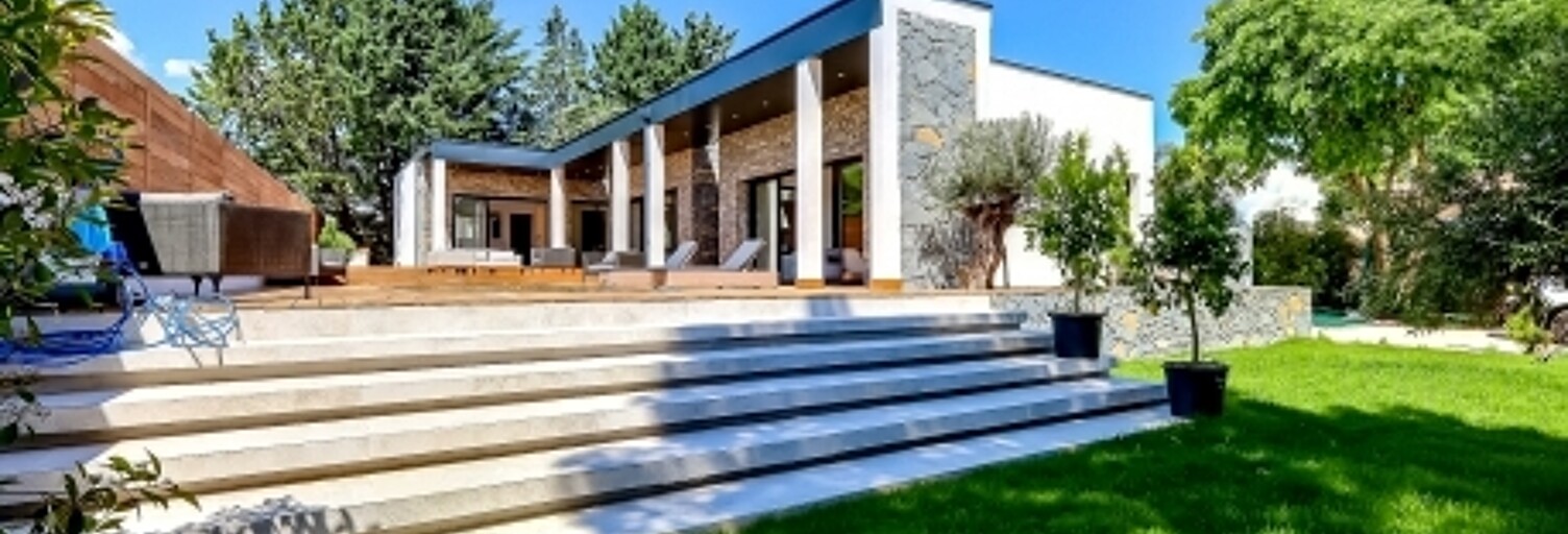 Maison 5 Pièces 190 m² à vendre à Uzès (30700)