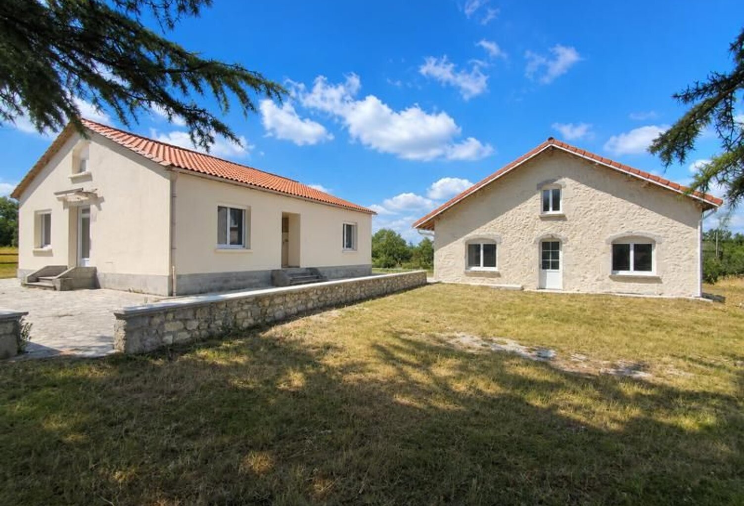 Maison en pierre de 6 pièces principales — photo 1