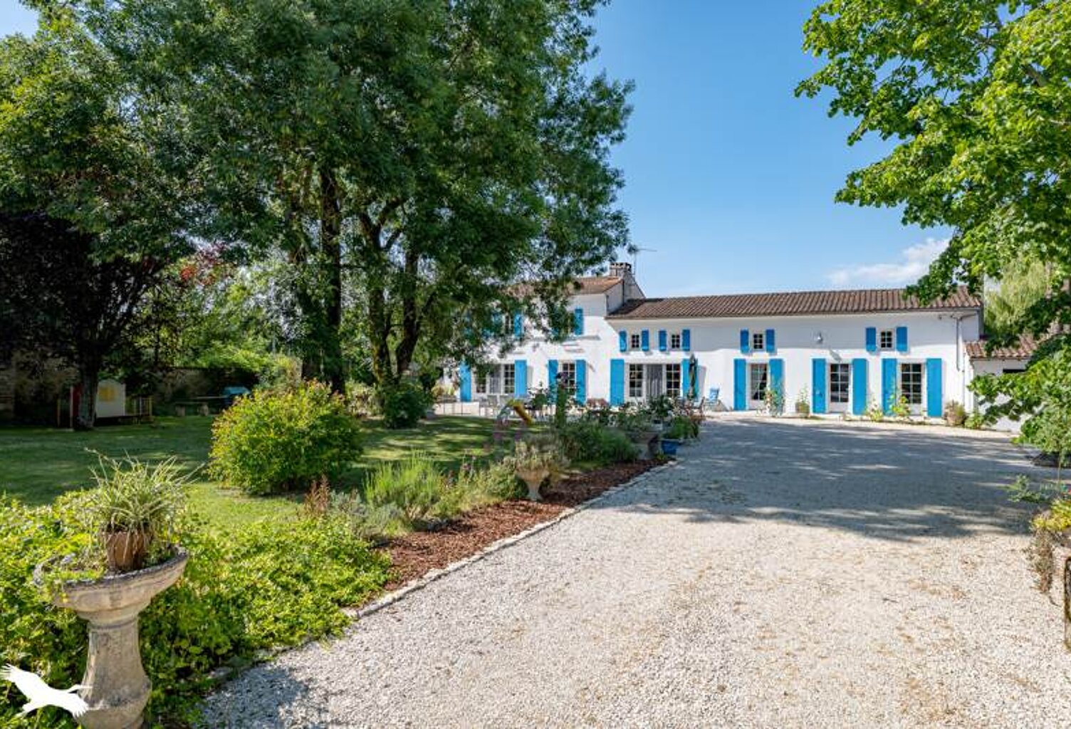 Vente maison 5 pièces 182 m² Saint-Hilaire-de-Villefranche (17770) — photo 1