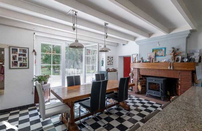 Vente maison 5 pièces 182 m² Saint-Hilaire-de-Villefranche (17770) — photo 4