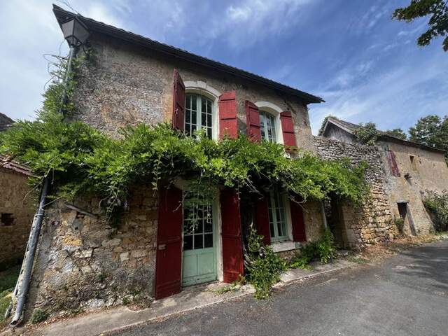 Maison en pierre de 4 pièces principales — photo du bien