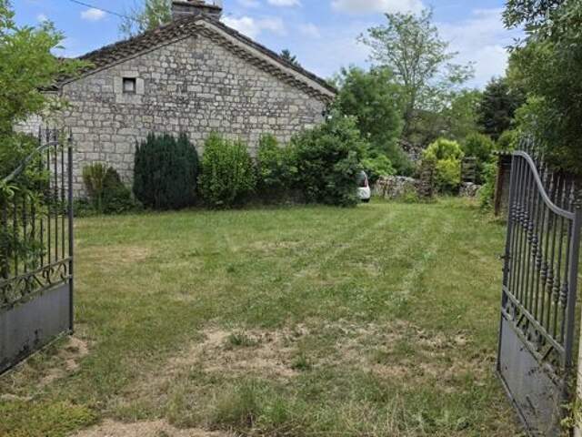 Maison en pierre de 4 pièces principales — photo du bien