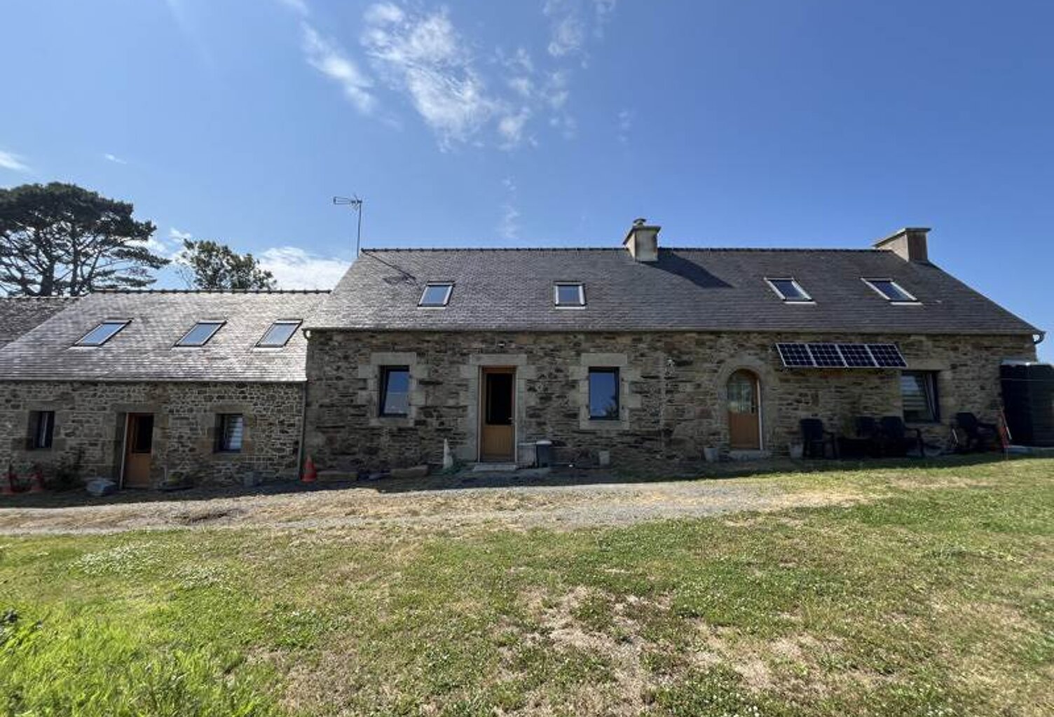 Maison en pierre de 8 pièces principales — photo 1