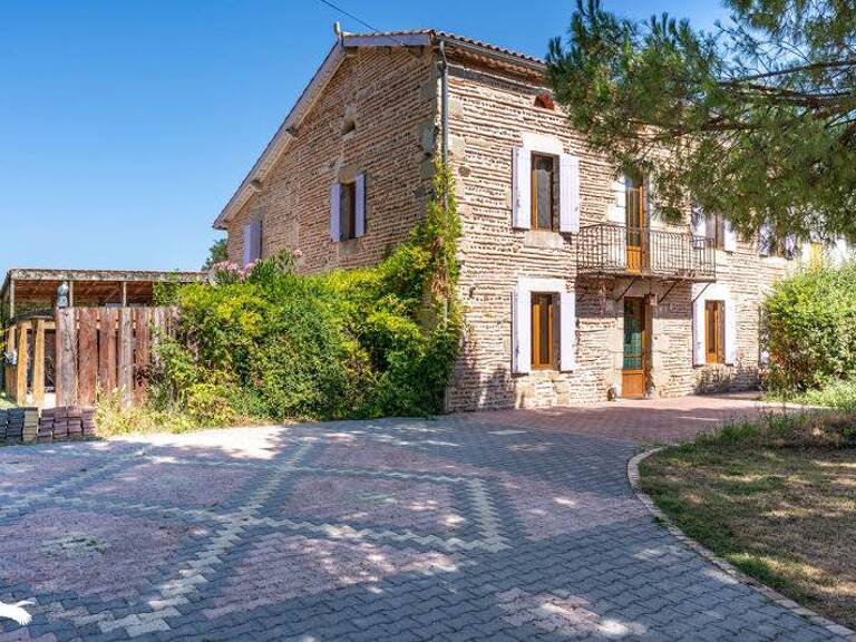 Maison en pierre de 7 pièces principales — photo 1