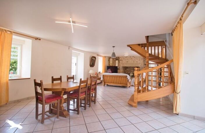 Maison en pierre de 6 pièces principales — photo 2