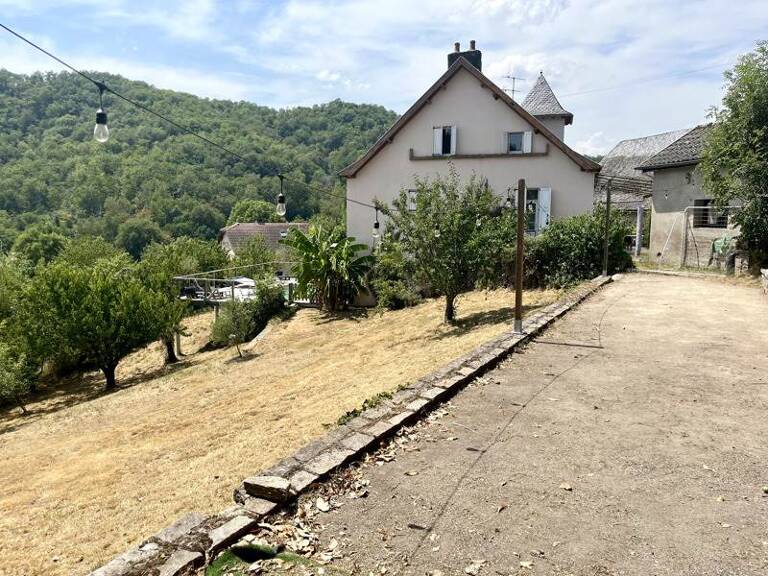 Maison en pierre de 9 pièces principales — photo 1