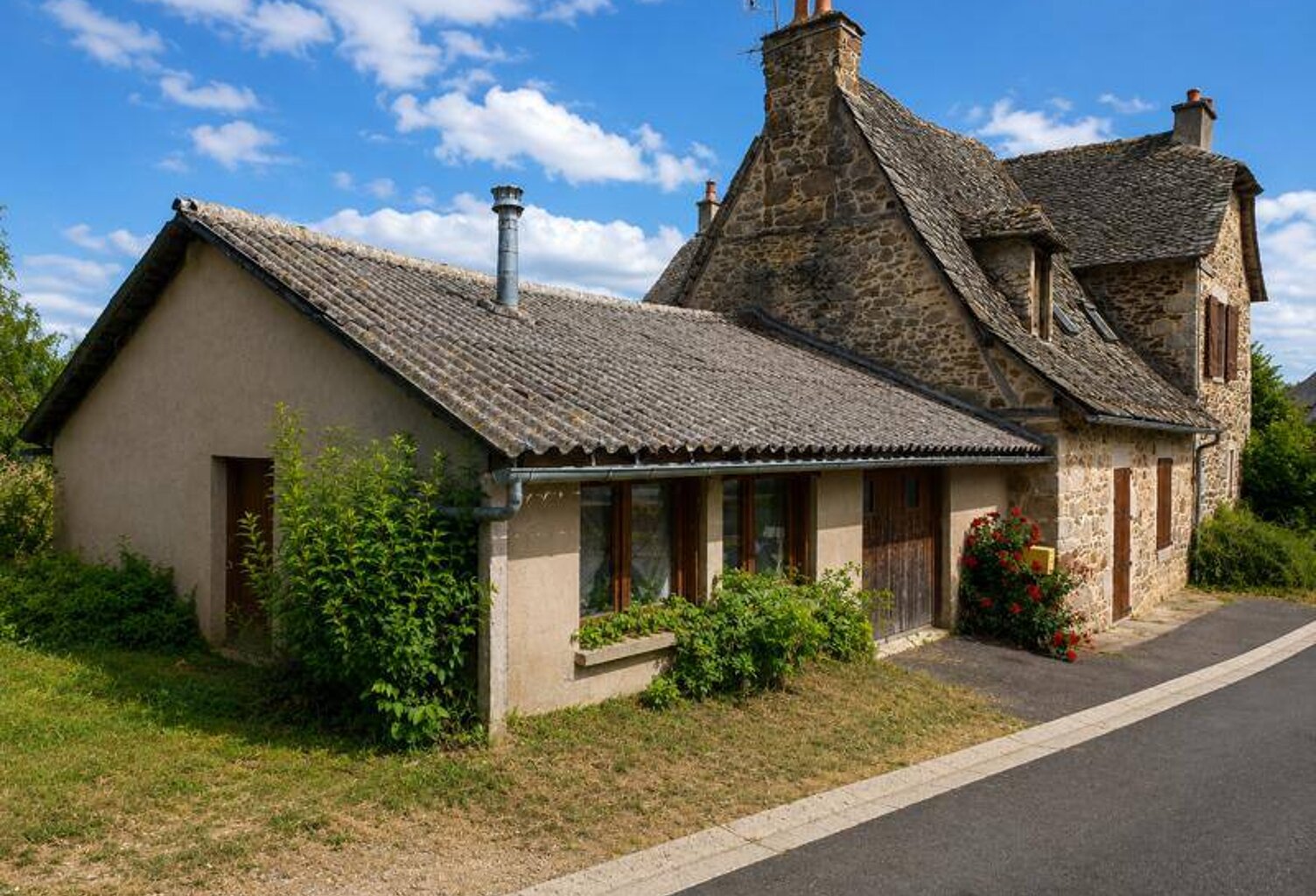 Maison en pierre de 4 pièces principales — photo 1