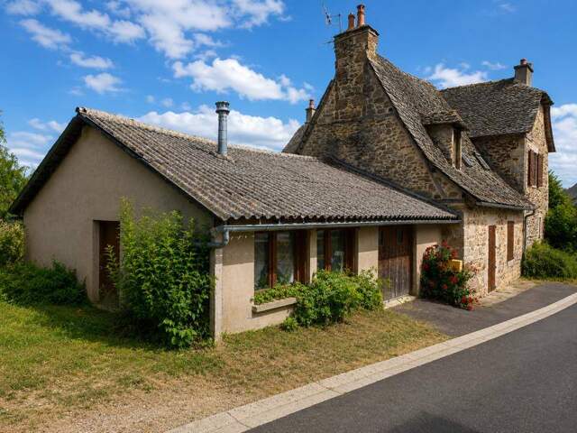 Maison en pierre de 4 pièces principales — photo du bien