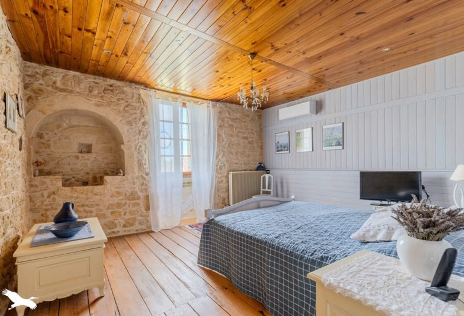 Maison en pierre de 7 pièces principales — photo 1