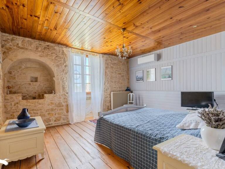Maison en pierre de 7 pièces principales — photo 1