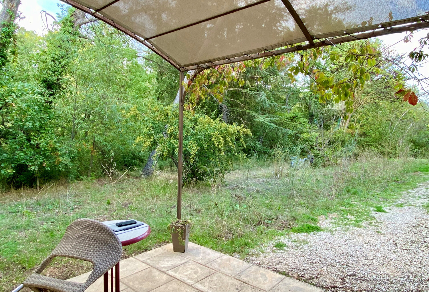 Studette meublé avec terrasse en campagne prox Aix — photo 1