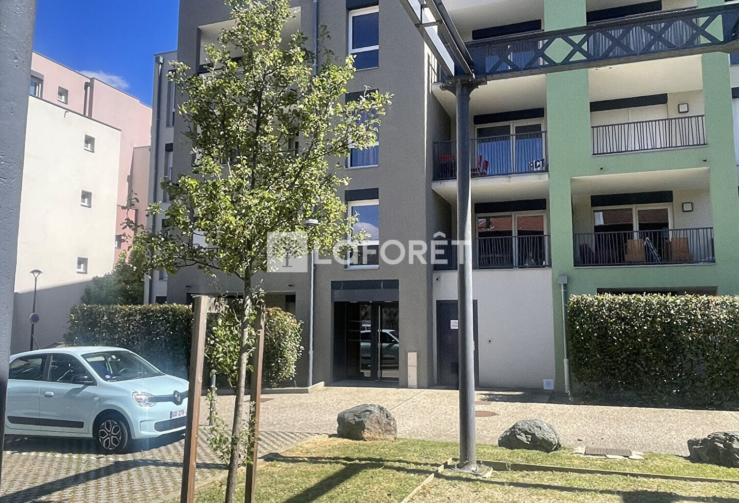 Appartement Saint Etienne 2 pièces + parking couvert, LOCATAIRE EN PLACE- POUR INVESTISSEUR — photo 1