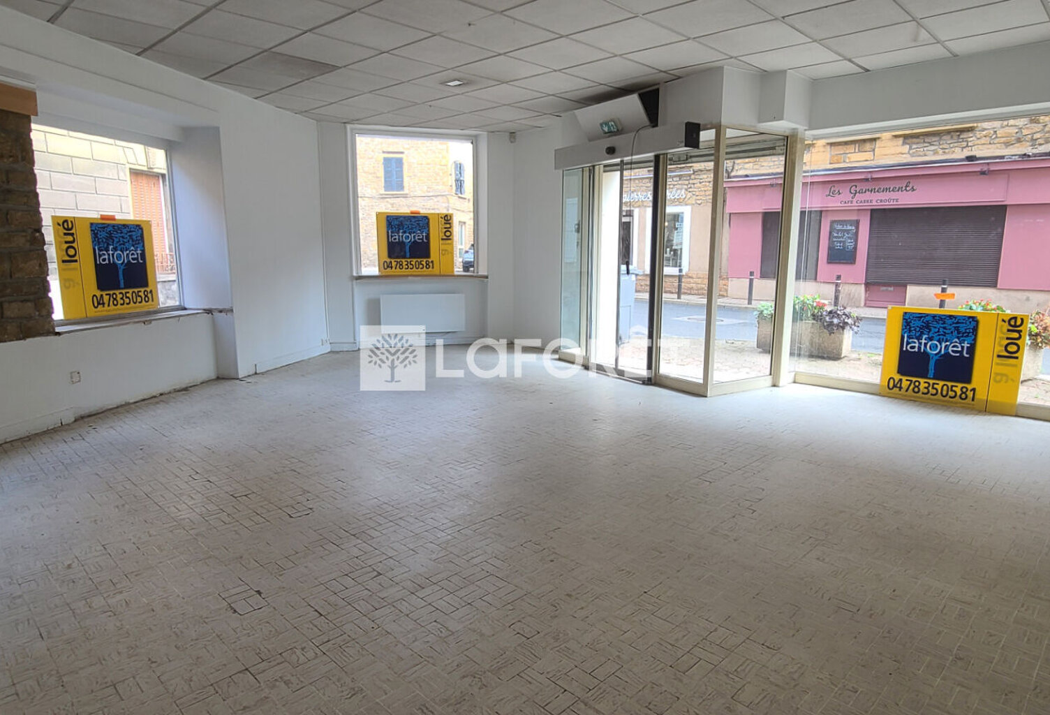 A LOUER - CHATILLON D'AZERGUES - LOCAL COMMERCIAL 45 M² — photo 1