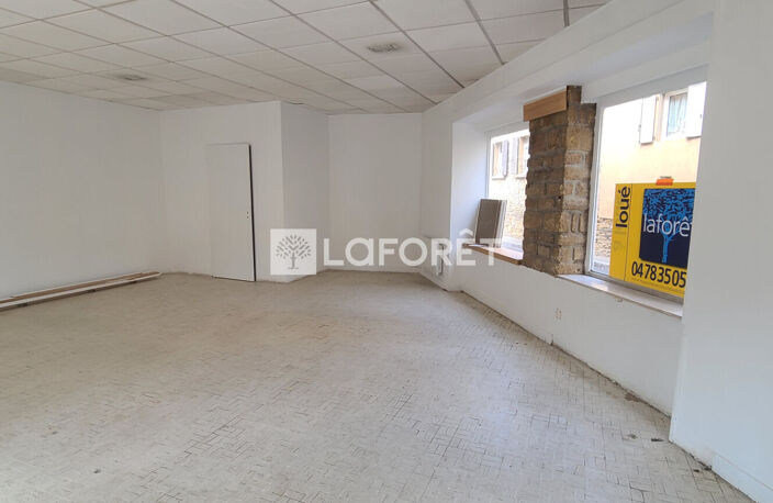 A LOUER - CHATILLON D'AZERGUES - LOCAL COMMERCIAL 45 M² — photo 2