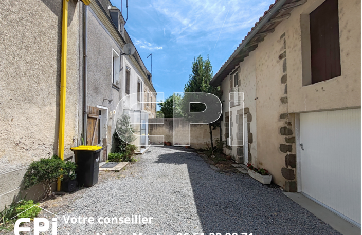 Maison de bourg à rénover comprenant: séjour, cuisine, salle — photo 2