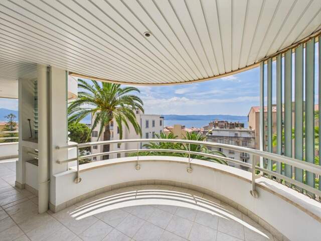 A VENDRE F4 DE STANDING- RES L'ARAUCARIA - AJACCIO — photo du bien