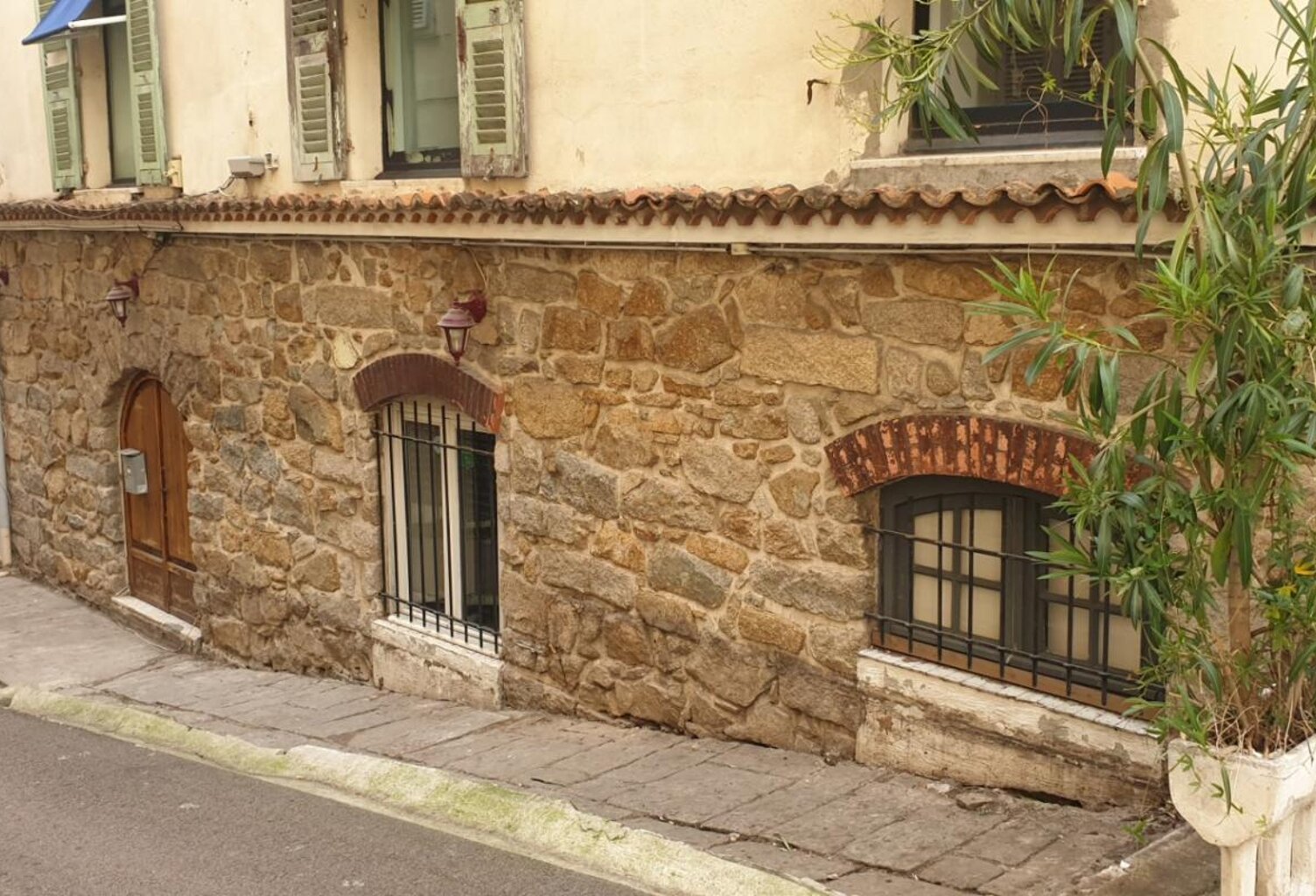 LOCAL COMMERCIAL RUE DES 3 MARIES AJACCIO — photo 1