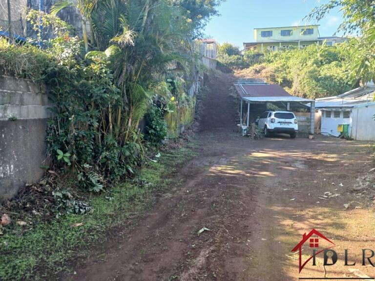 En EXCLUSIVITÉ : Terrain constructible de 1 333 m2 avec vue — photo 1