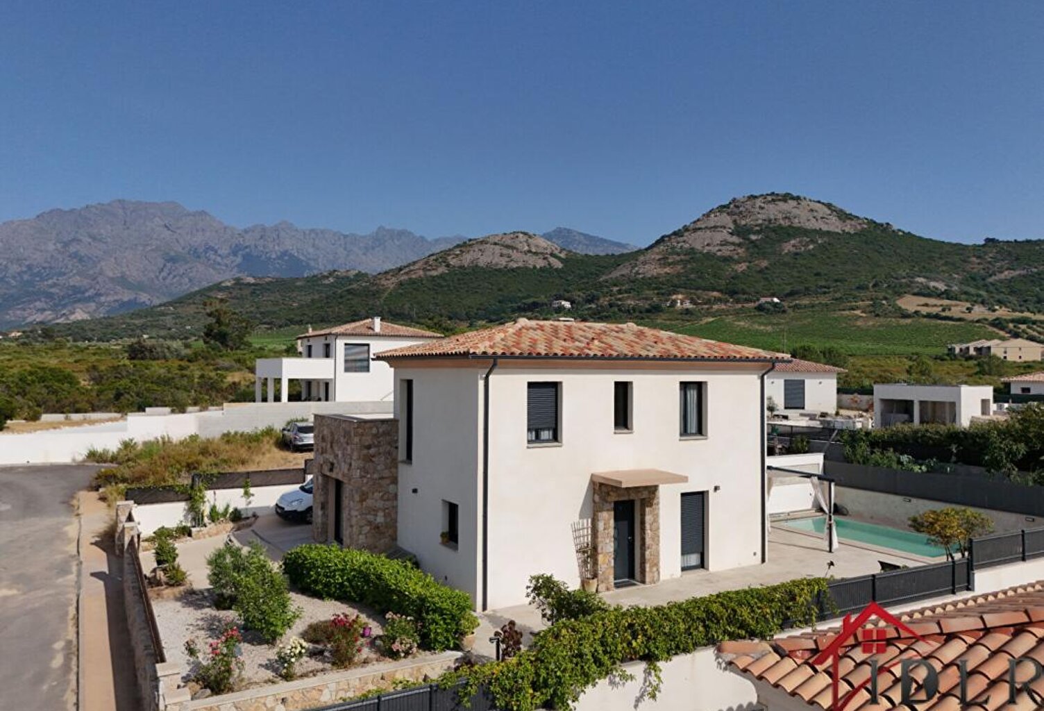 Calenzana   Villa contemporaine très récente avec piscine, a — photo 1