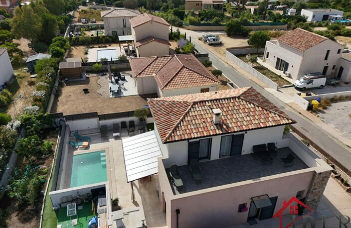 Calenzana   Villa contemporaine très récente avec piscine, a — photo 4