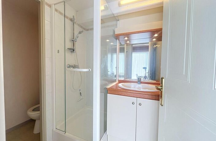 Appartement À Vendre la rochelle proche facultés — photo 2