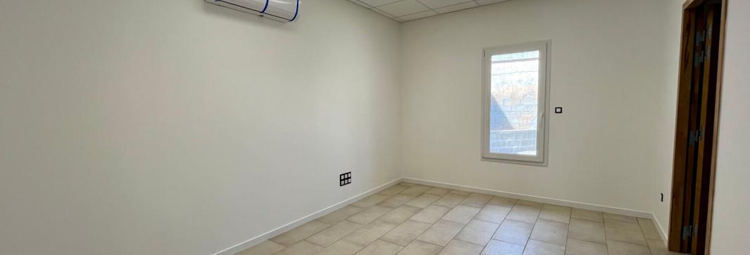 Bureau  14 m² à louer à Penta-di-Casinca (20213)