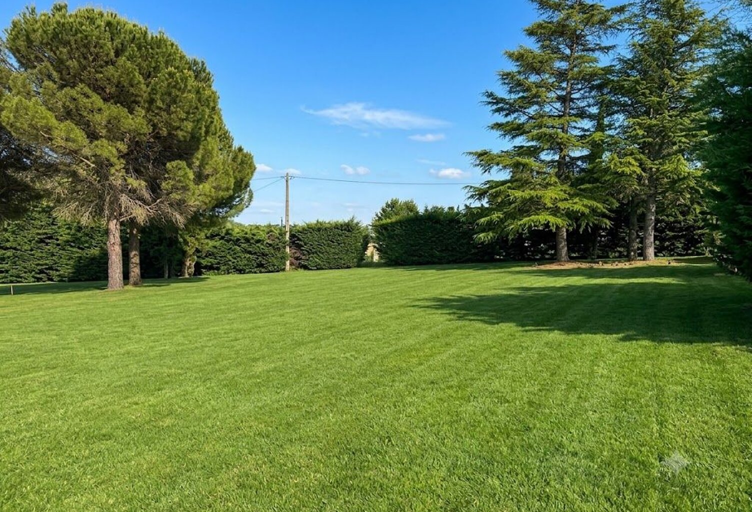 Terrain constructible de 895m² avec vue — photo 1