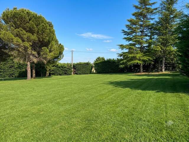 Terrain constructible de 895m² avec vue — photo du bien