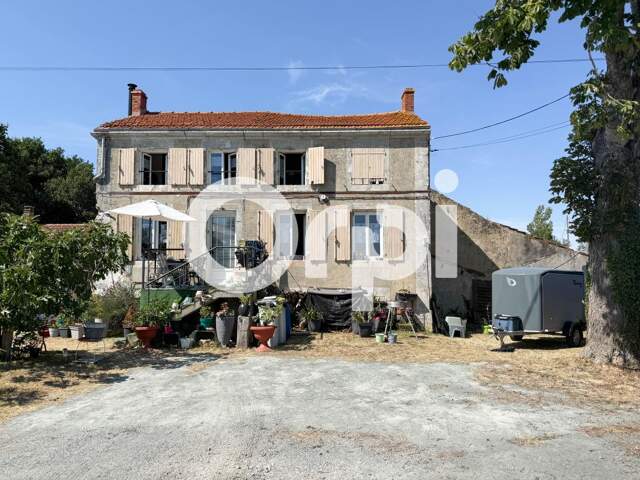 Maison À Vendre SAINT LAURENT DE LA PRÉE — photo du bien