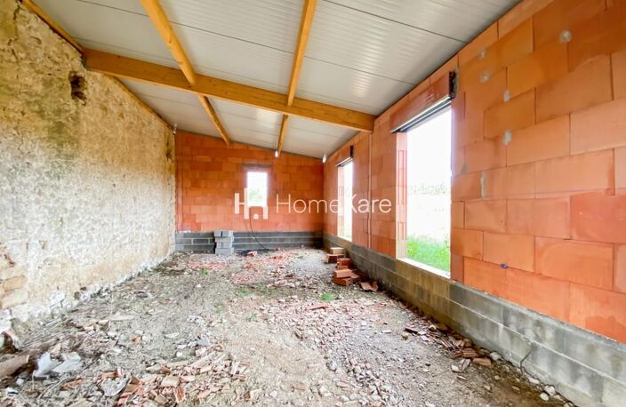 UNE BELLE BATISSE EN PIERRE DANS UN ECRIN DE VERDURE — photo 3
