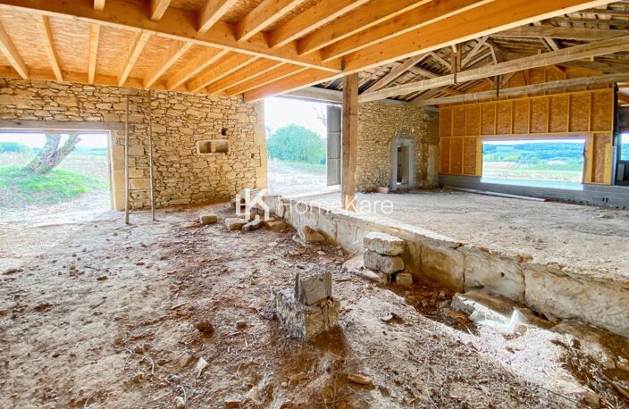 UNE BELLE BATISSE EN PIERRE DANS UN ECRIN DE VERDURE — photo 4